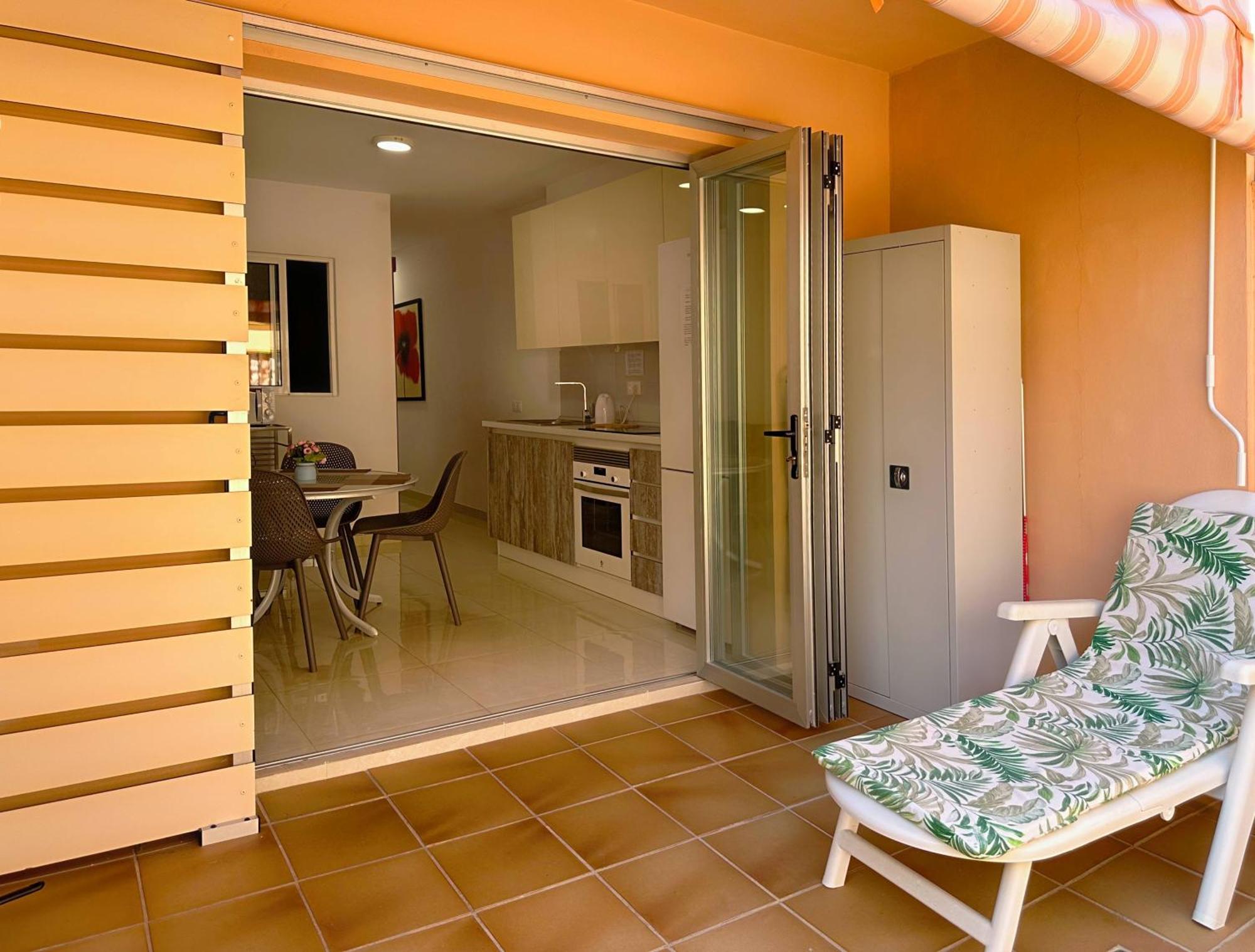 Los Cristianos Piscina Y Terraza Exterior foto